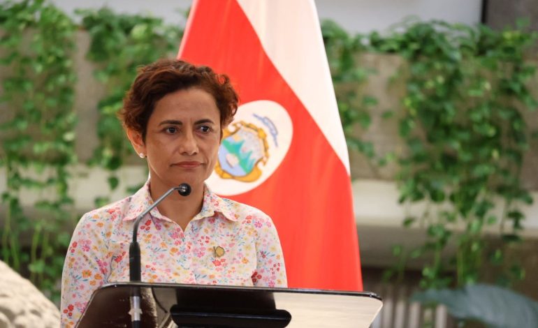 Yorleny León a Johana Obito: Por favor, explique el ‘fracaso’ en la reducción de 5 puntos porcentuales en un plazo de 3 años.