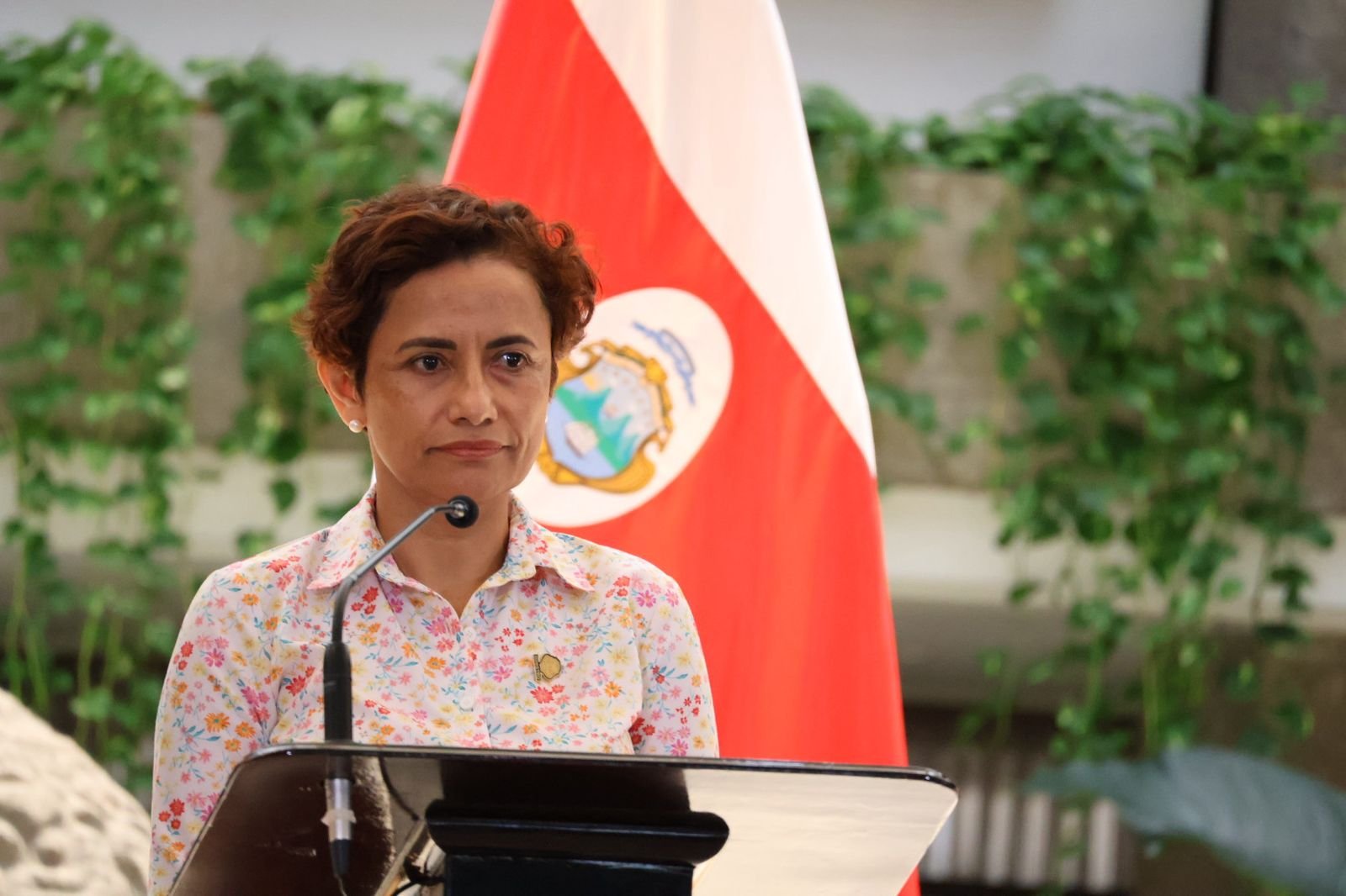 Yorleny León a Johana Obito: Por favor, explique el ‘fracaso’ en la reducción de 5 puntos porcentuales en un plazo de 3 años.