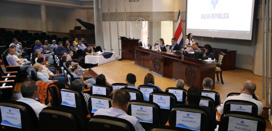 La nueva república establece los encabezados de género.