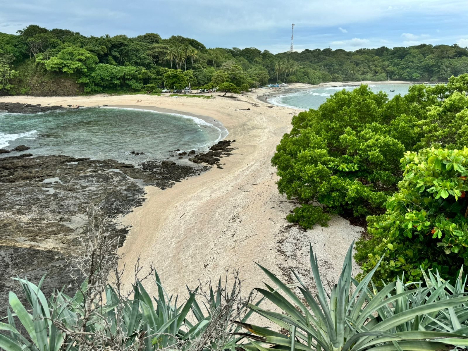 Canadá: Problemas gubernamentales y advertencia de viaje a Costa Rica en un contexto de turismo reducido y desafíos económicos.