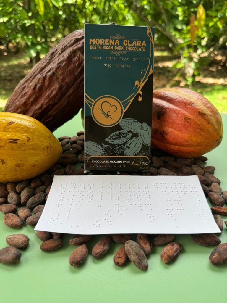 La primera barra de colón inclusiva se creó en Talamanos, incorporando información en Braille y en Lesco.