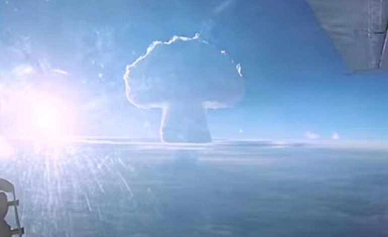 Rewrite:En 1950, dos científicos se preguntaron, si es posible, una bomba atómica de 10 gigatones. Sus resultados están ocultos