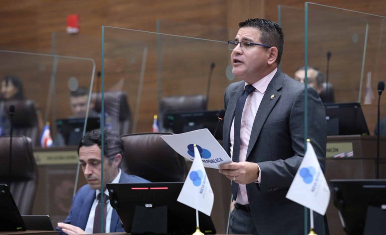 ¿Dar privacidad? “Ni siquiera es una acusación”, dice Fabricio Alvarado ante denuncia por presunto abuso sexual

 – La nación