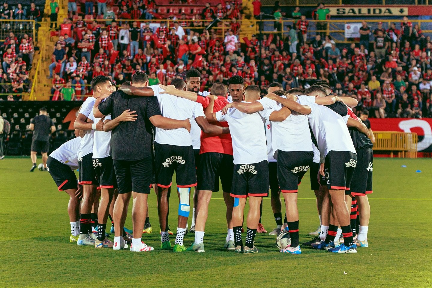 Alajuelense cederá a préstamo a volante que no entra en los planes de ‘Macho’ Ramírez