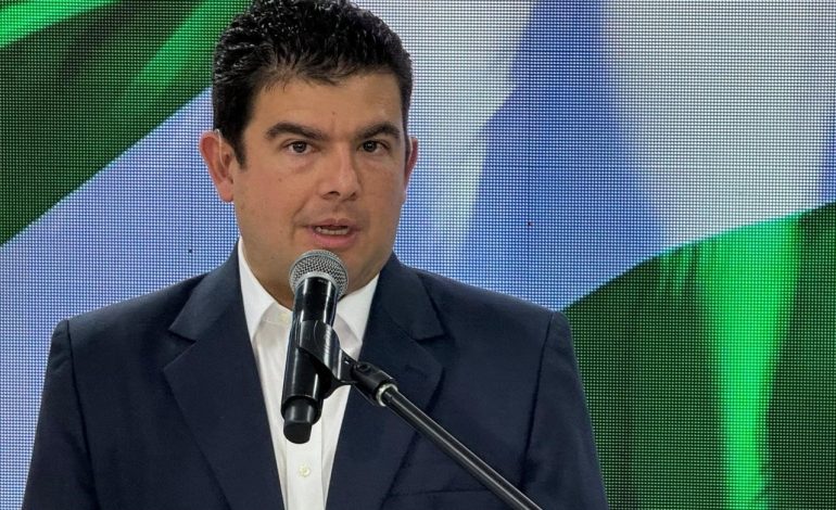 Álvaro Ramos critica al gobierno por restricciones a LGBTIAQ+ Marzo
– La nación