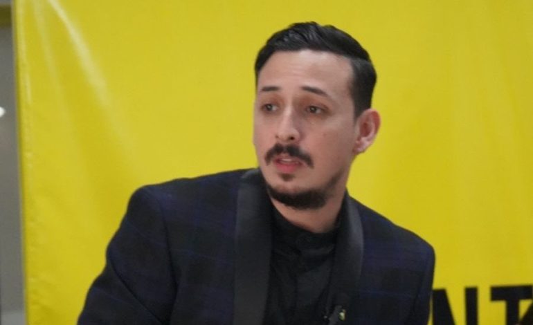 Ariel tacones corruptos para los miembros de la población soberana
– La nación