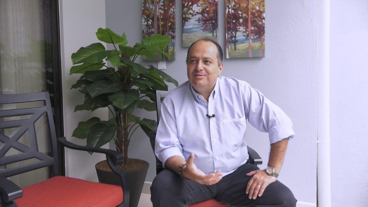 El candidato presidencial detiene su televisor y transmite para defenderse en la campaña electoral

 – La nación
