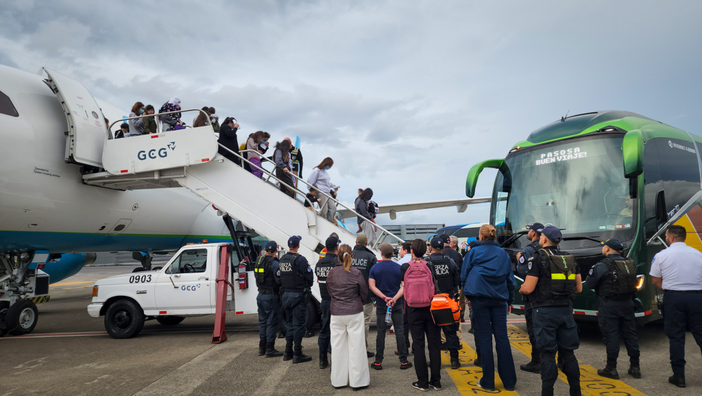 Defensor del Pueblo: Costa Rica nunca se preparó para un cuidado adecuado de las personas deportadas

 – La nación