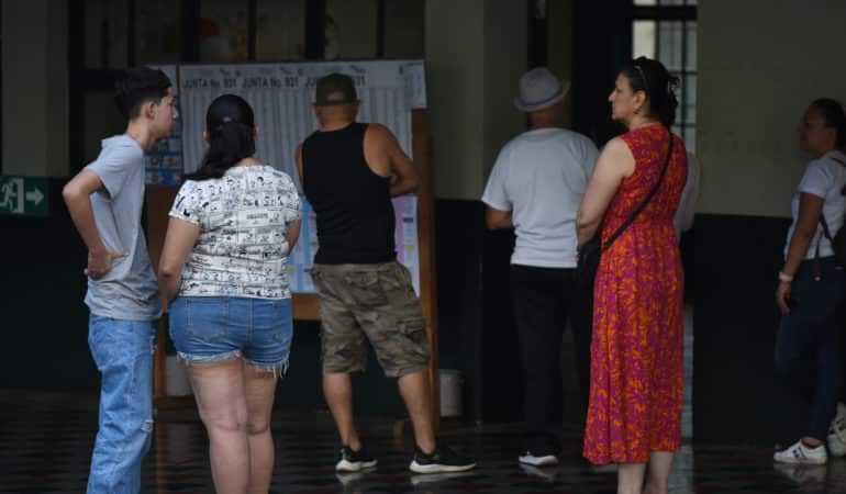 –  Candidatos presidenciales de CR apuestan por el debate y la presencia en las regiones para salir del sótano de la elección

 – La nación