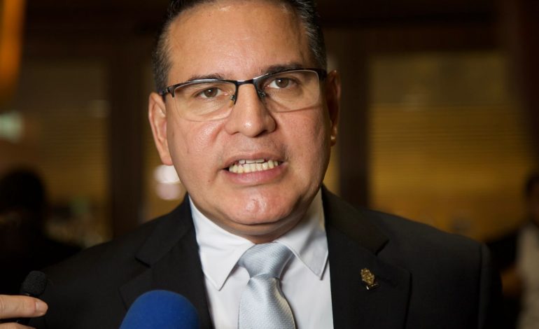 Fabricio Alvarado sugiere que las programas de arrastre y los transvancidos prohíben los menores de ‘contenido obsceno’
– La nación