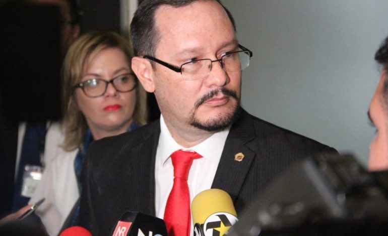 ¿Será entregado por su propia voluntad? La frase de Celso Gamboa que sorprendió a la corte
– La nación