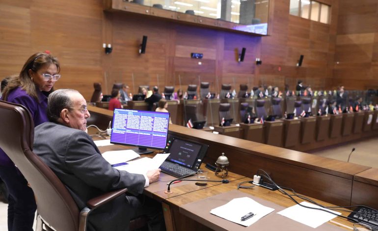 A partir del 7 de julio y hasta indefinidamente, se dedicarán a discutir el proyecto de la conferencia 4-3
– La nación