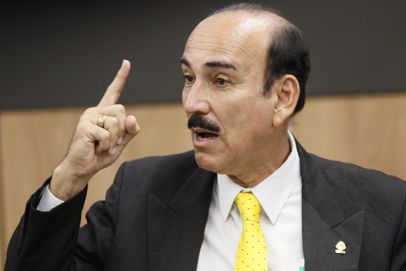 Nicolás le pide al TSE que alivie la guerra política al Francisco Gamboa

 – La nación