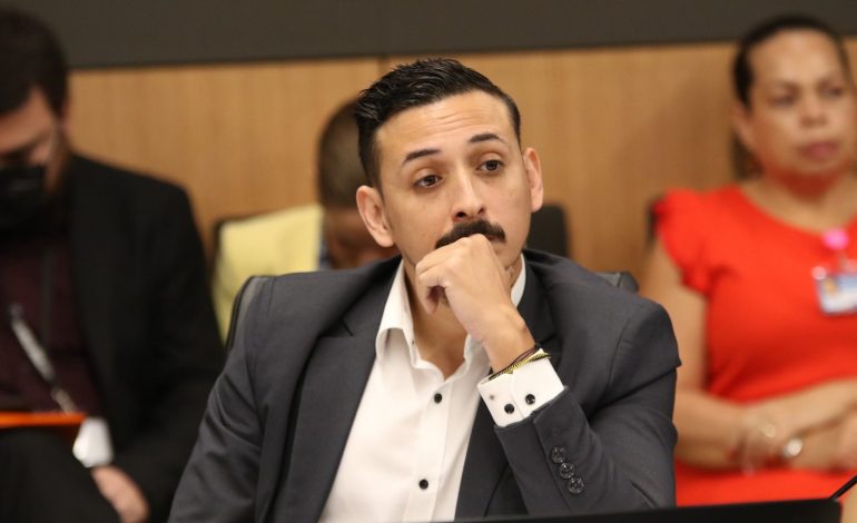 Ariel Robles sobre la gente soberana: parece más que un grupo de asalto que un partido político
– La nación