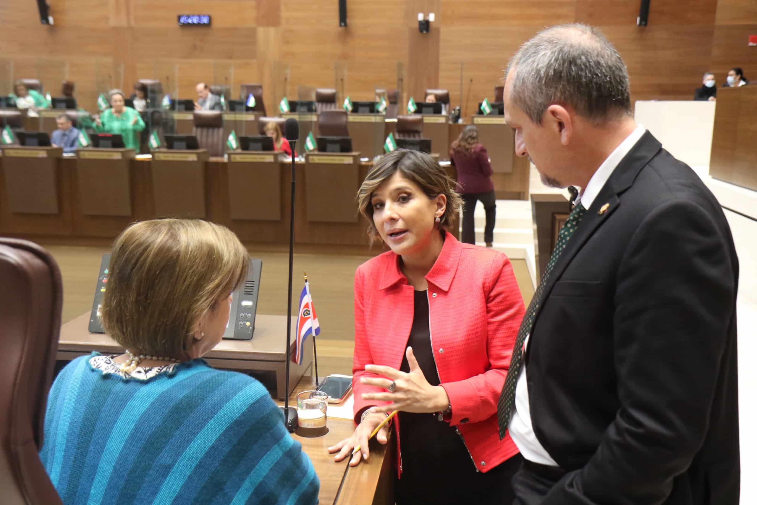Fue posible extender la discusión de la Conferencia 4-3 hasta diciembre; Chaves y suplentes se enseñan entre sí

 – La nación