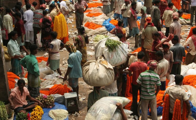 En India hay ciudades a 40 ° C a las 10 a.m.en la calle. Entonces comenzaron a vivir por la noche

 – La nación