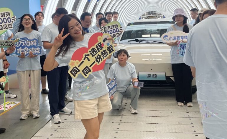 Un viaje lisérgico a la fiebre de BYD en China
– La nación