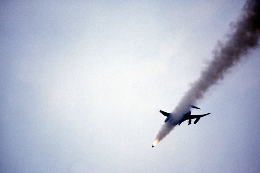 En 1972, un vuelo comercial explotó 10,000 metros. Todo lo que sucedió a continuación es uno de los mayores rompecabezas en la aviación

 – La nación