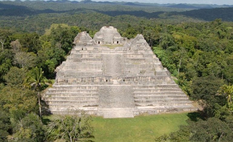 Los arqueólogos se cree que conocen la historia de los mayas. Hasta que encontraron la tumba del primer rey de Caracol
– La nación