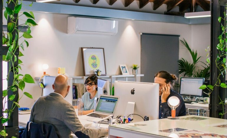 Un estudio muestra que lo mejor de los cuatro días de la semana laboral no es lo que logra: es lo que elimina
– La nación