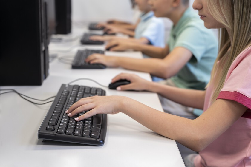 Madrid ya ha puesto el freno de la tarjeta en las aulas. Las tijeras no se reducen por igual por educación

 – La nación