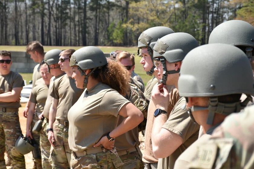 Reclutar a 40,000 jóvenes en el ejército por año

 – La nación
