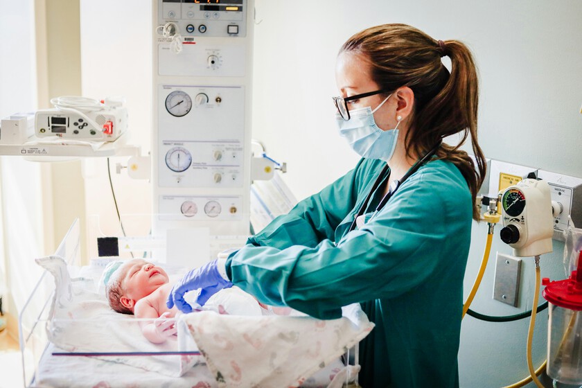 La salud pública debe contratar a 100,000 enfermeras

 – La nación