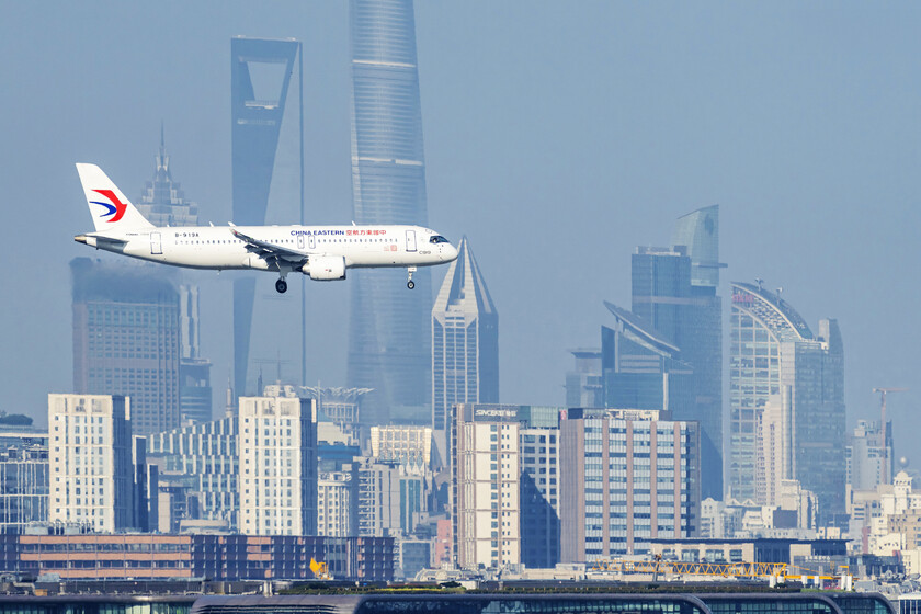 La guerra comercial entre China y los Estados Unidos también va de aviones. El C919 Comac ya amenaza el futuro de Boeing y Airbus

 – La nación