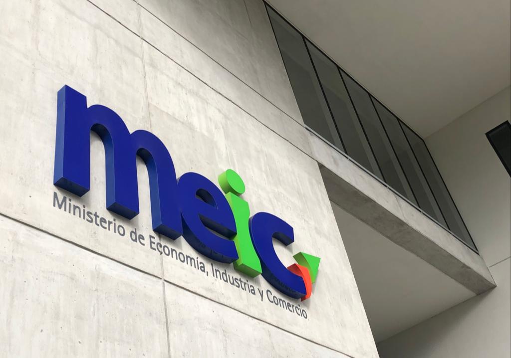 La tarea permitiría a Meic cerrar a los bancos y ver los datos del deudor

 – La nación