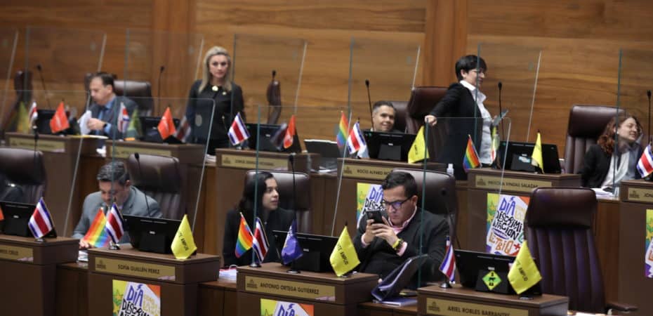 El primer día para presentar sugerencias para el proyecto de 4-3 días agregó 169 cambios más

 – La nación