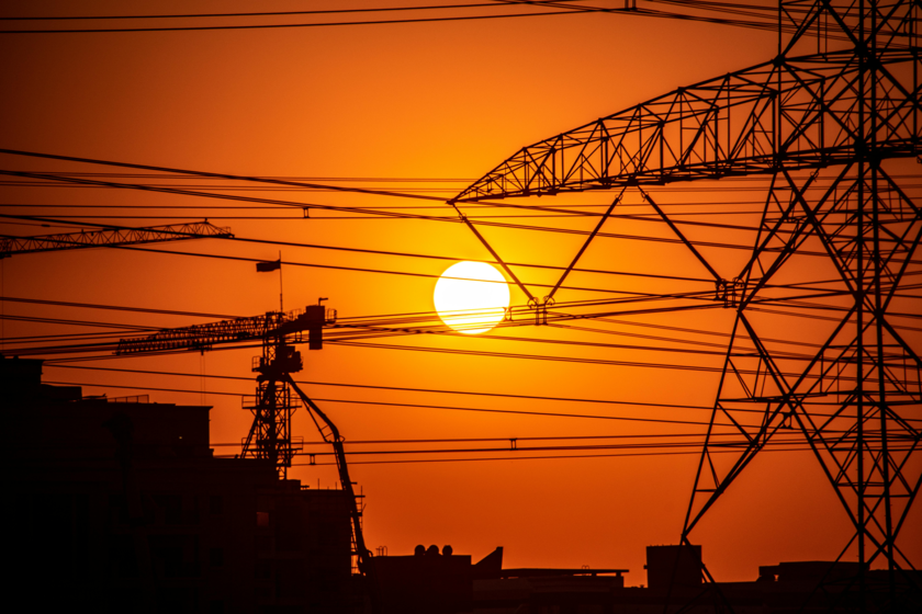 Wenn die Hitze ankommt, verlieben sich die Jungen, die Sonnenkollektoren haben ein tödliches und Spanien ein neues elektrisches Problem
 – La nación