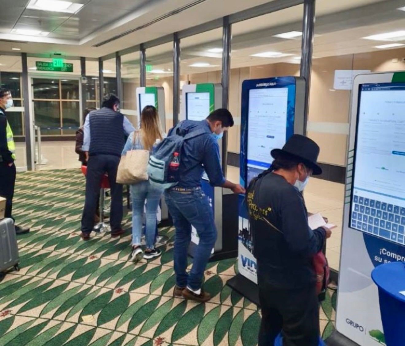 ¿Viaja? Asegúrese en el aeropuerto con INS

 – La nacion