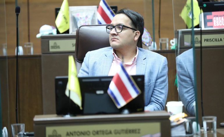 Antonio Ortega dice que Rodrigo Chaves actúa como Ecoloco
– La nación