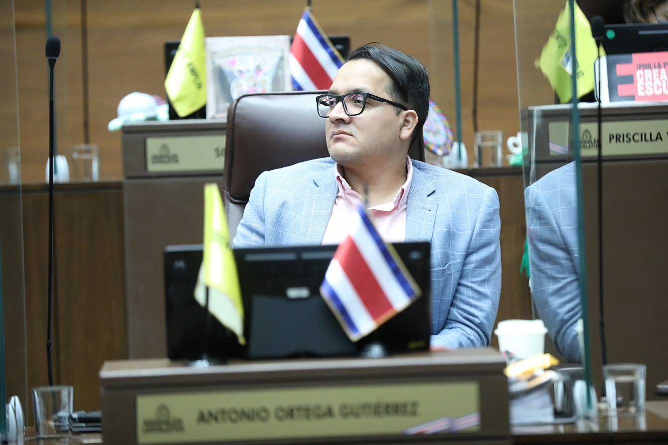 Antonio Ortega dice que Rodrigo Chaves actúa como Ecoloco

 – La nación