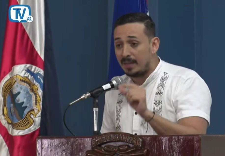 Ariel Robles Tacha Rodrigo Chaves de Gritón, Egolatra y Malcriado

 – La nación