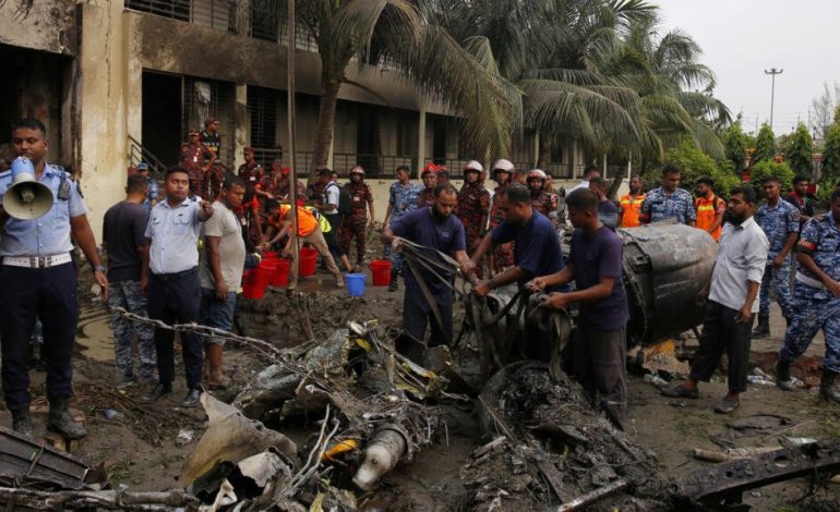 Al menos 19 muerte y dañadas docenas después de la colisión de un nivel de la Fuerza Aérea
– La nación