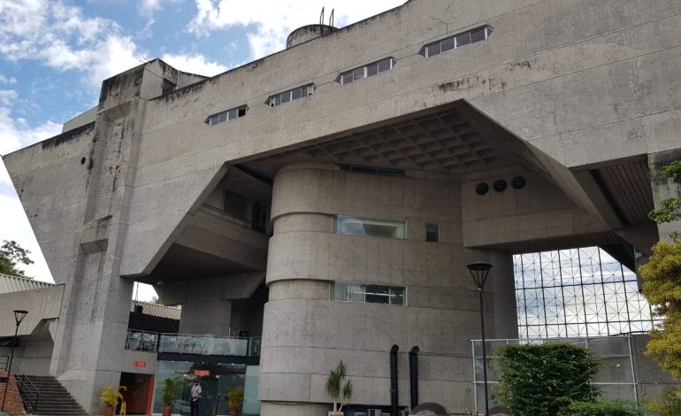 La Asamblea Legislativa continuó con proyectos para administrar la introducción de una escuela profesional
– La nación