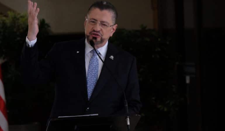 Chaves envía preguntas a Tse-observador CR

 – La nación