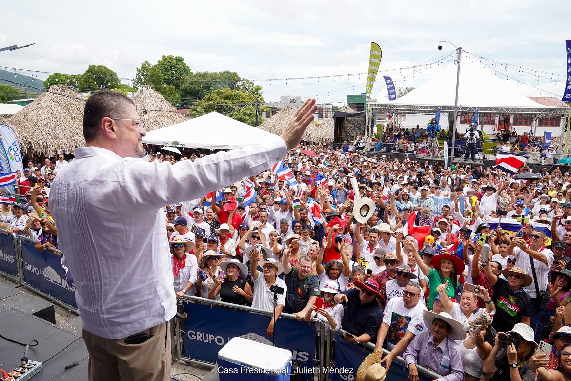 Rector UCR condena que los estudiantes fueron atacados por vía oral y física por los seguidores de Chaves en Nicoya

 – La nación