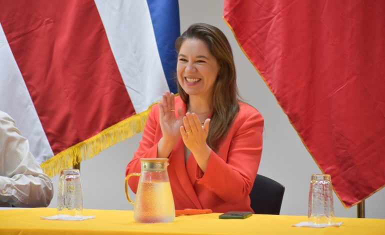 Claudia Dobles es ratificado en 2026 como candidato presidencial de PAC
– La nación