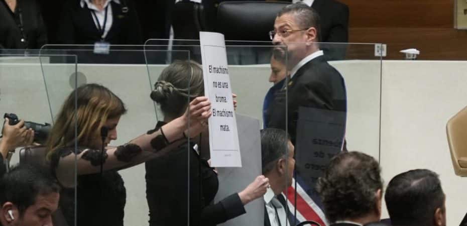 Un ejecutivo especial con tres suplentes definirá si se plantea la privacidad para el presidente Rodrigo Chaves

 – La nación