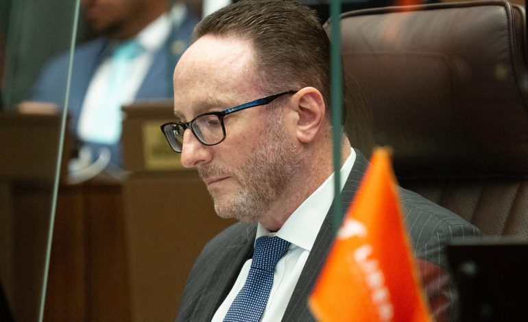 Eli Feinzaig y su nuevo papel en PLP
– La nación