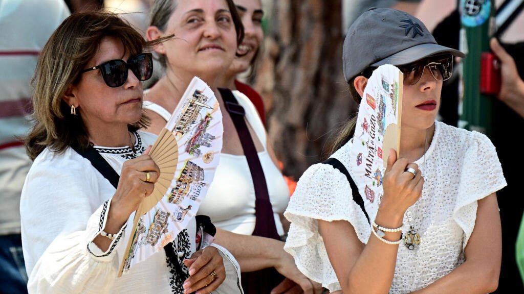 Desde Portugal hasta Alemania, la ola de calor llega a mucha Europa y limita varios servicios

 – La nación