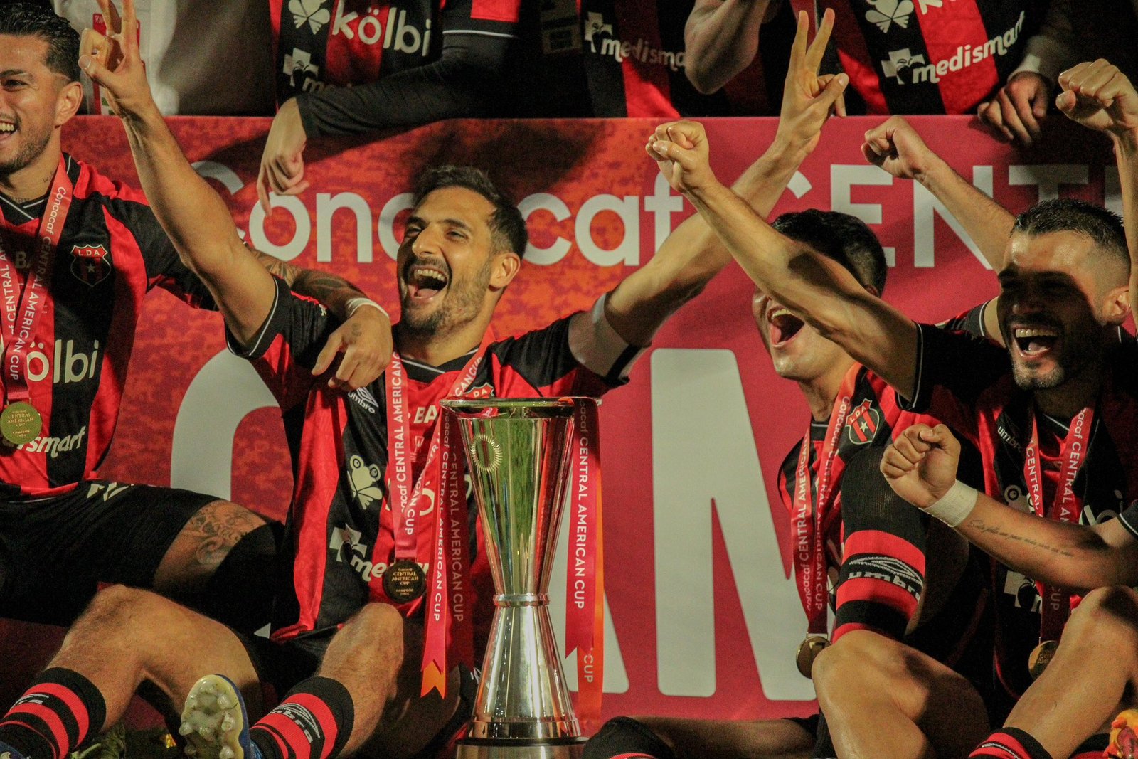 ¿Por qué no aparecen los nuevos fichajes de equipos ticos en inscripción de Copa Centroamericana? – La nación