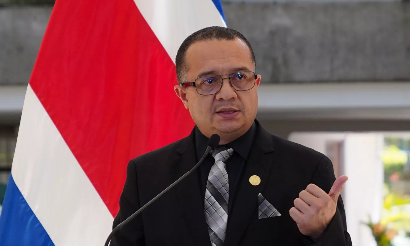 El Ministro de Justicia niega su inmunidad ante la Asamblea Legislativa

 – La nación