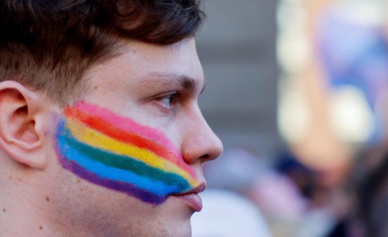 Compensación por un homosexual sujeto a un ‘exorcismo’ en una iglesia en Inglaterra
– La nación