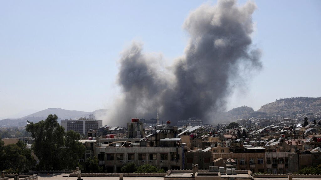 Israel ataca a Damasco, mientras continúan confrontaciones entre las fuerzas sirias y la minoría de Drusa

 – La nación