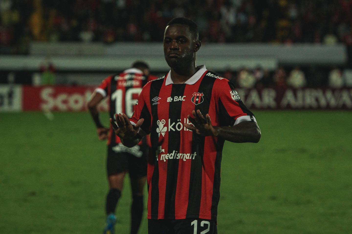 Gerente Deportivo de Alajuelense le marca la cancha a Joel Campbell – La nación