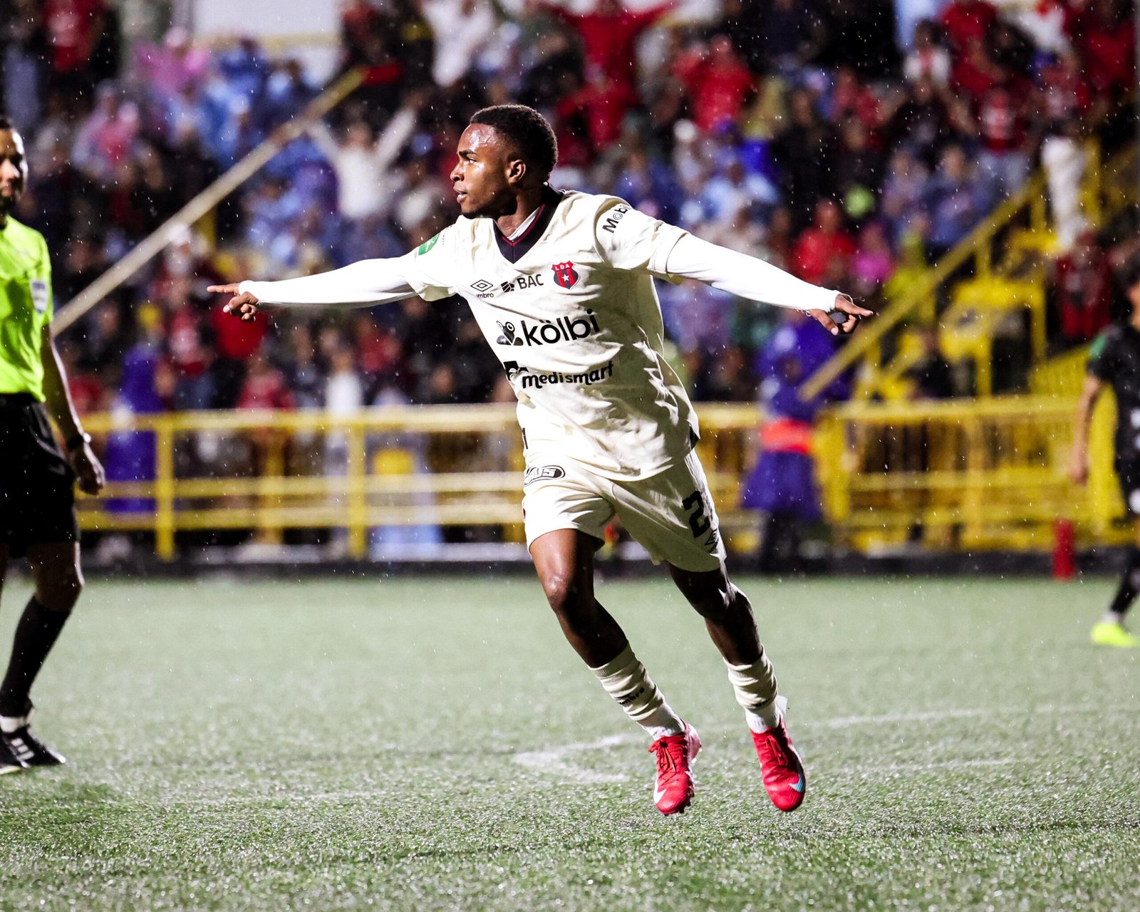 ¿Quién es Kenyel Michel? El joven que hizo celebrar a la Liga en su debut – La nación