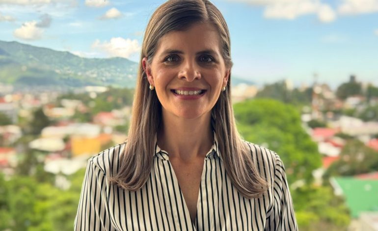 Laura Fernández confirma que ofrecerá su candidatura presidencial para el pueblo soberano
– La nación